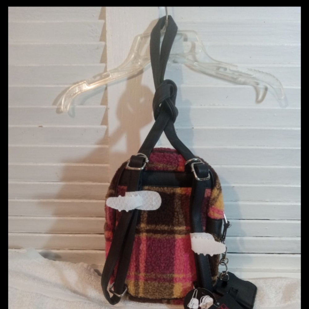 NWT☆ Convertible Crossbody/Backpack - Picture 2 of 4